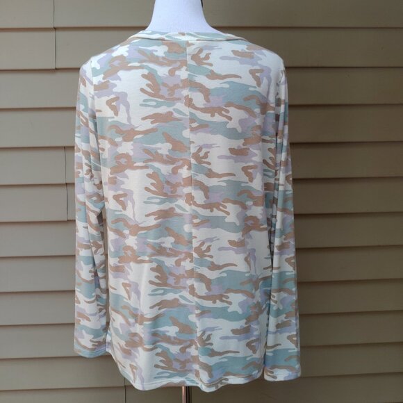 143 Story Line Up Multicolor Camo Print Top Long Sleeve V-Neck Stretch - Picture 8 of 10